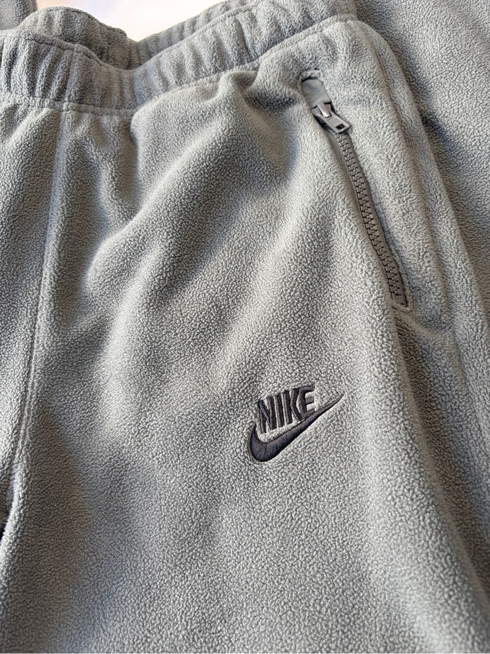 Men’s S Nike Club+ Polar Fleece Joggers Gray FB8384-068 Knee Panels